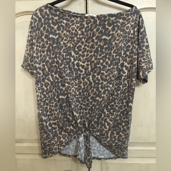 First Love Tops - First Love Women’s Animal Print Tie Front Short Sleeve Top Size M EUC